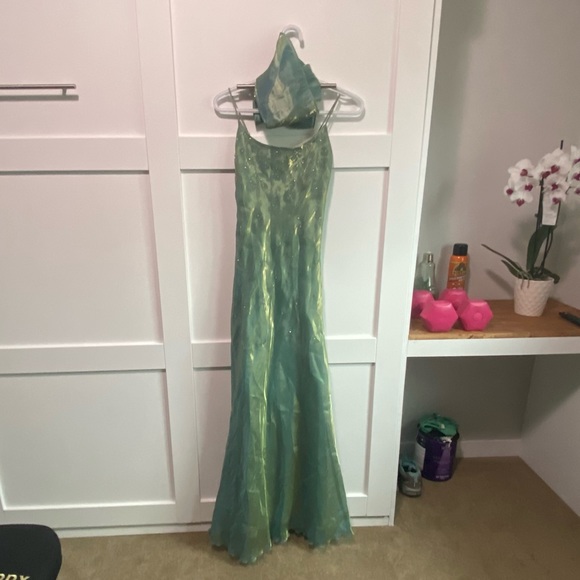 Green shimmery dress - Picture 1 of 3